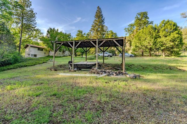 8792 Hidden Valley Rd, Mountain Ranch, CA 95246