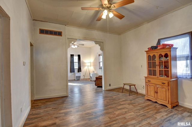 819 E ADAMS Street, Taylorville, IL 62568