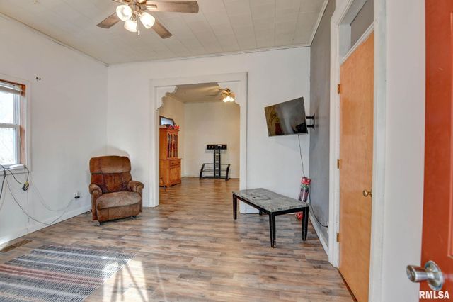 819 E ADAMS Street, Taylorville, IL 62568