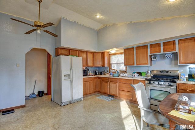 819 E ADAMS Street, Taylorville, IL 62568