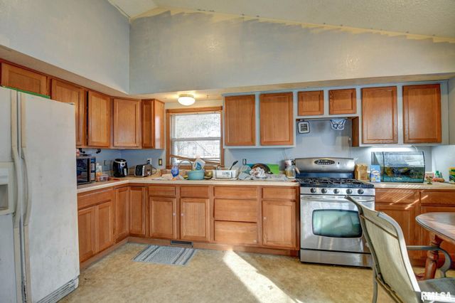 819 E ADAMS Street, Taylorville, IL 62568