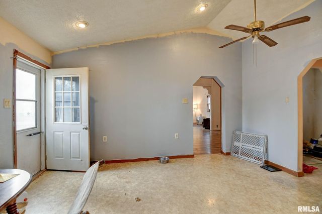 819 E ADAMS Street, Taylorville, IL 62568