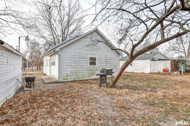 819 E ADAMS Street, Taylorville, IL 62568