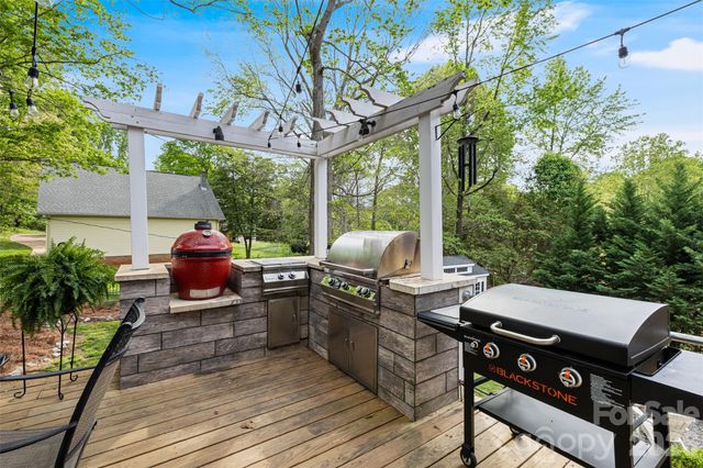 1004 Ashley Place, Belmont, NC 28012