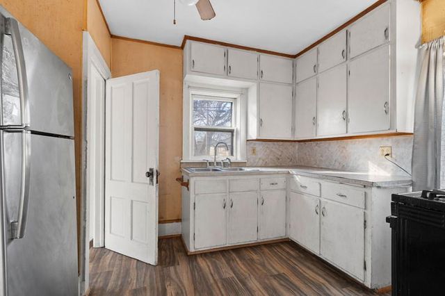 76 W BANK STREET, Fond Du Lac, WI 54935