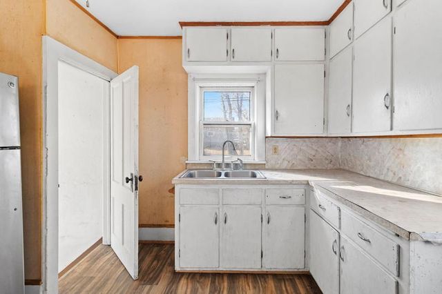 76 W BANK STREET, Fond Du Lac, WI 54935