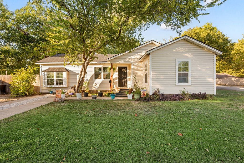 7127 Maple Park Drive, Richland Hills, TX 76118