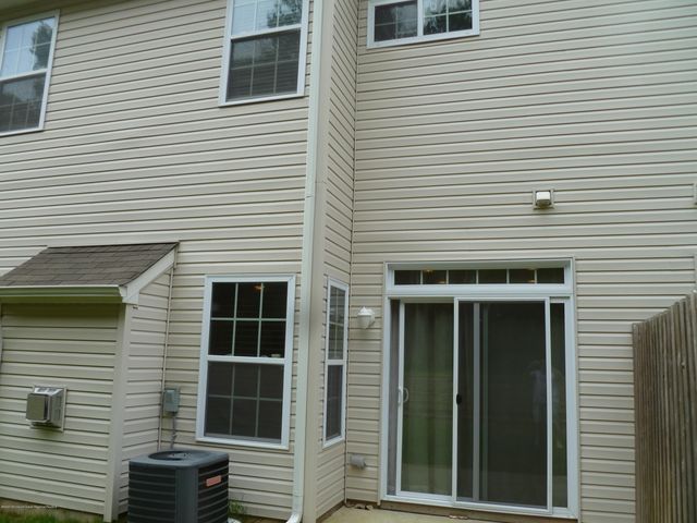 28 Santa Rosa Lane, Tinton Falls, NJ 07753