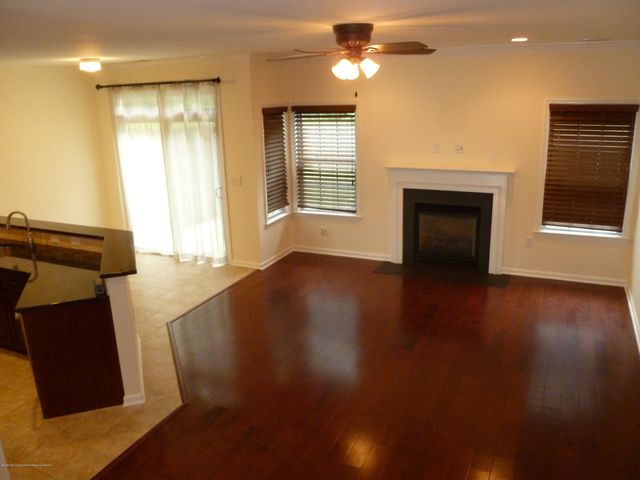 28 Santa Rosa Lane, Tinton Falls, NJ 07753