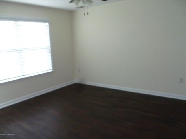 28 Santa Rosa Lane, Tinton Falls, NJ 07753