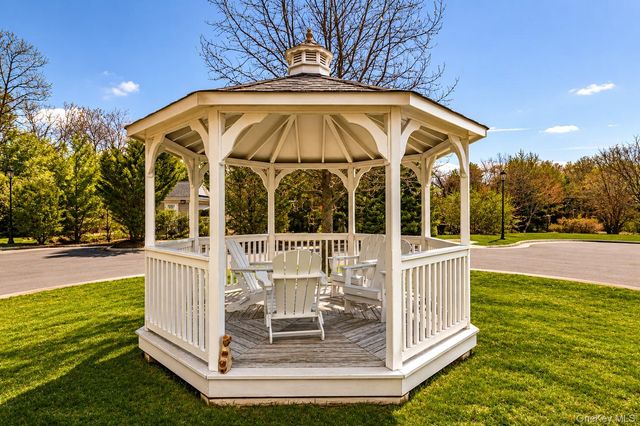105 Okeefe Court, Oakdale, NY 11769