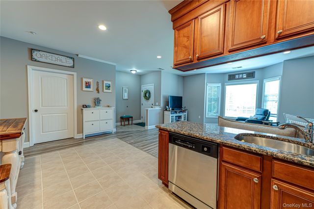 105 Okeefe Court, Oakdale, NY 11769