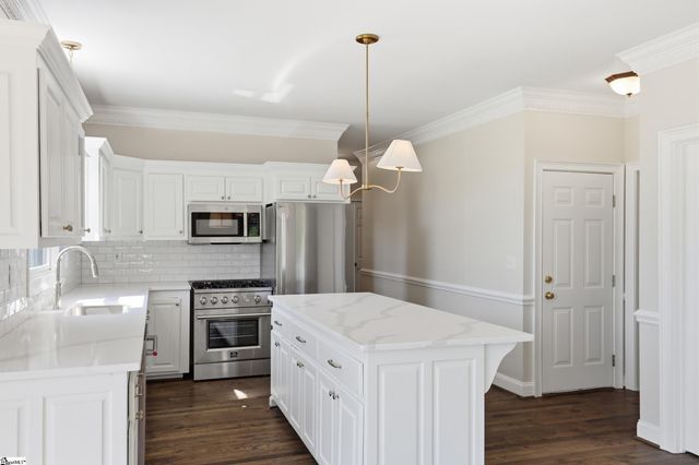 306 Forestglade Lane, Simpsonville, SC 29680