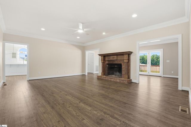 306 Forestglade Lane, Simpsonville, SC 29680