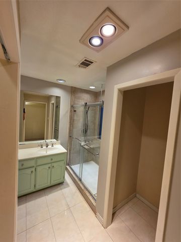 3038 Modella Avenue, Dallas, TX 75229