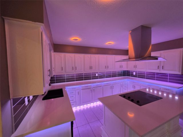 3038 Modella Avenue, Dallas, TX 75229
