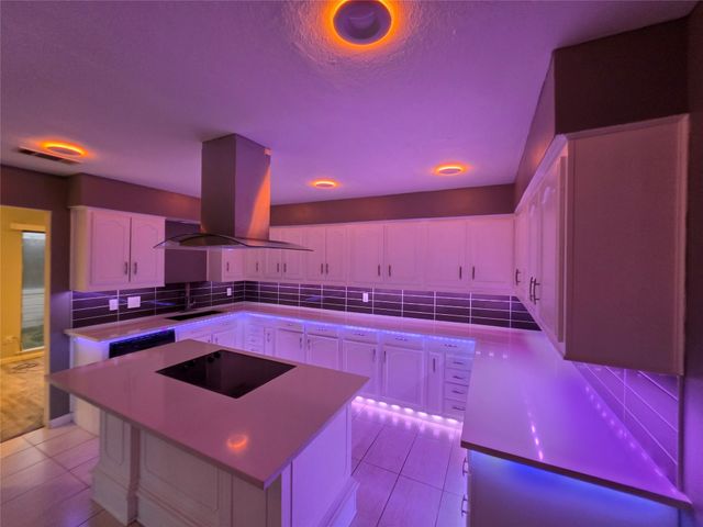 3038 Modella Avenue, Dallas, TX 75229