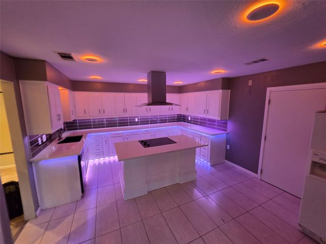 3038 Modella Avenue, Dallas, TX 75229