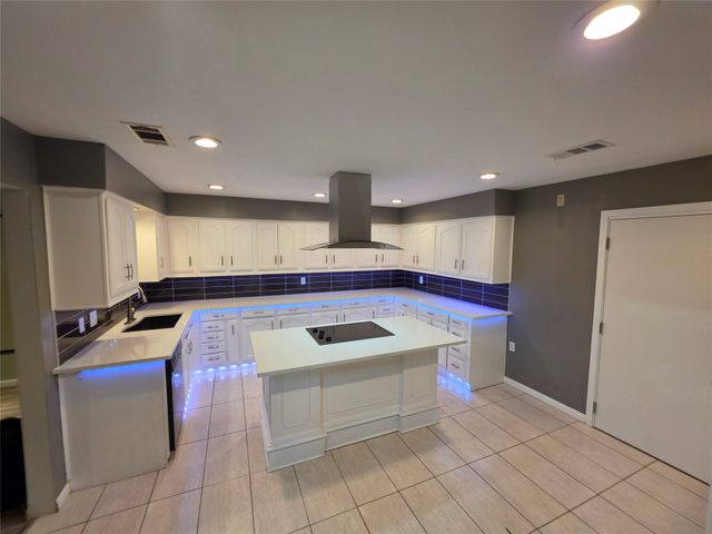 3038 Modella Avenue, Dallas, TX 75229