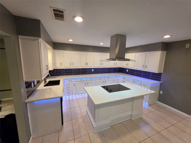 3038 Modella Avenue, Dallas, TX 75229