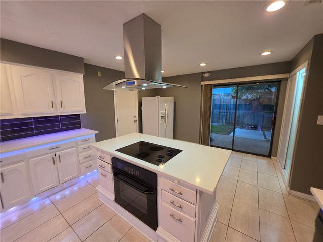 3038 Modella Avenue, Dallas, TX 75229