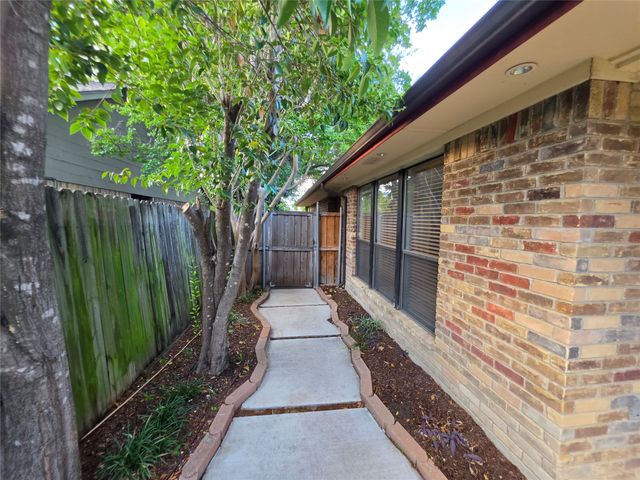 3038 Modella Avenue, Dallas, TX 75229