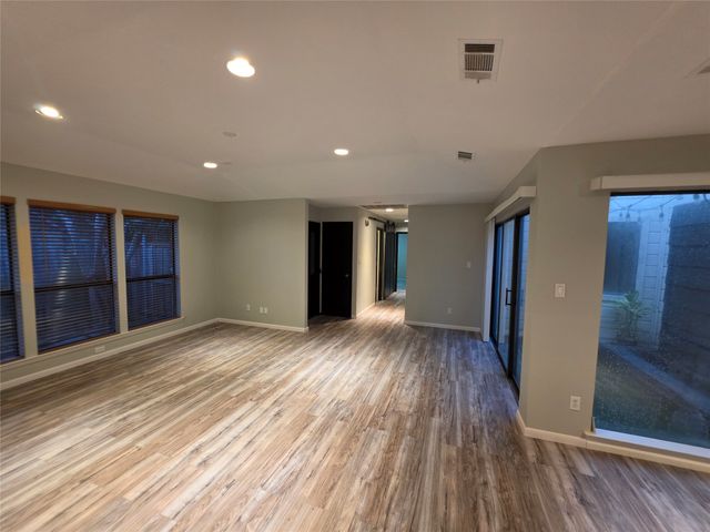 3038 Modella Avenue, Dallas, TX 75229