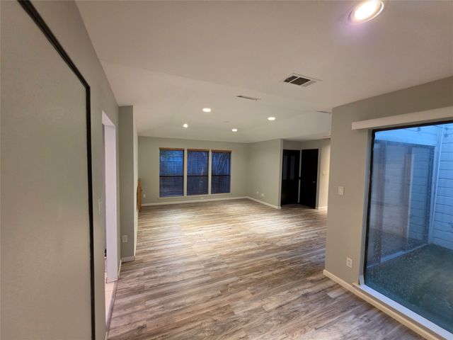 3038 Modella Avenue, Dallas, TX 75229