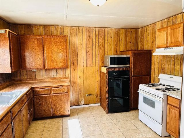 12013 Lee Avenue, Adelanto, CA 92301