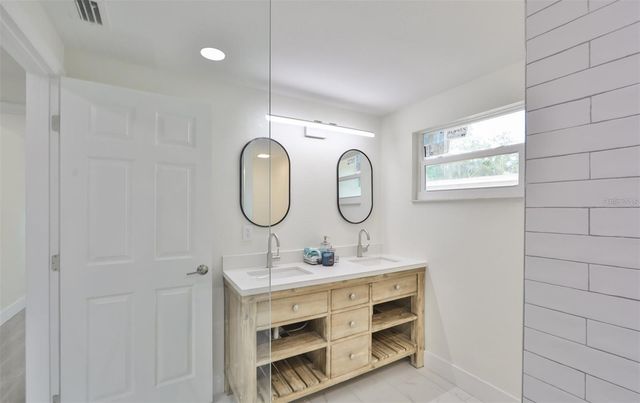 2028 N BETTY LANE, Clearwater, FL 33755