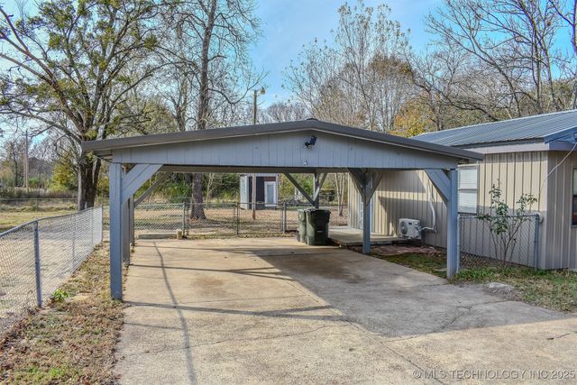 406 SE I Street, Antlers, OK 74523