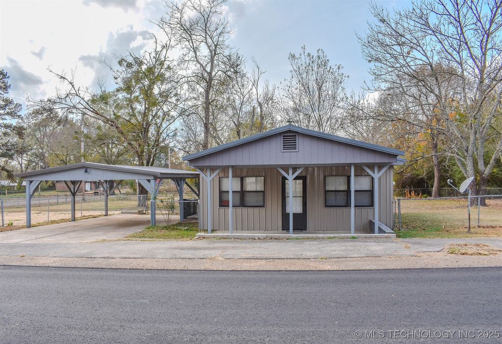 406 SE I Street, Antlers, OK 74523