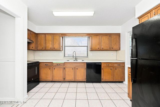 1835 TOWNSEND Boulevard, Jacksonville, FL 32211