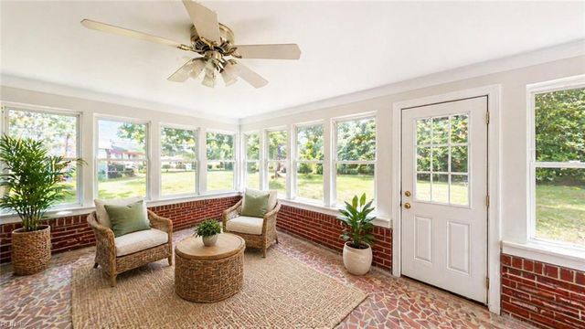 8 Winnard RD, Hampton, VA 23669