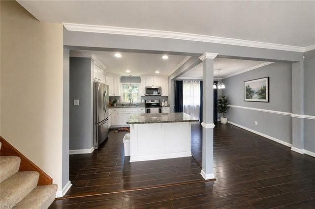 8 Winnard RD, Hampton, VA 23669