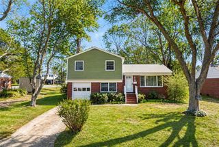 8 Winnard RD, Hampton, VA 23669
