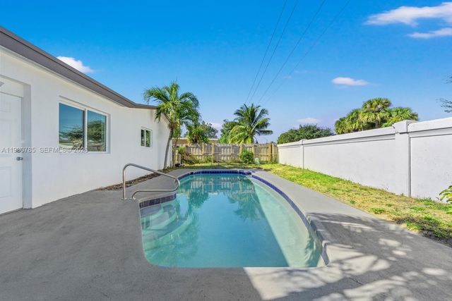 7971 NW 3rd Pl, Margate, FL 33063