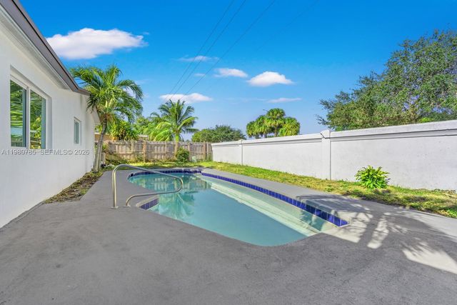 7971 NW 3rd Pl, Margate, FL 33063