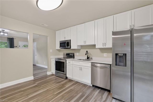 3316 Stilworken DR, Chesapeake, VA 23321