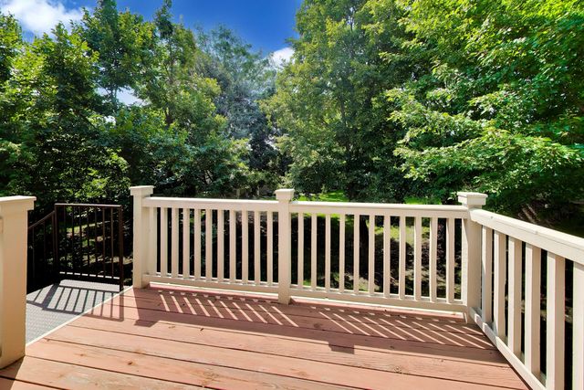 577 Harvey Lake Drive, Vernon Hills, IL 60061