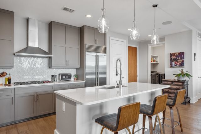 20 Rutledge St Apt 504, Nashville, TN 37210