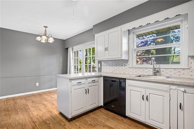 211 W 110TH Street, Kansas City, MO 64114