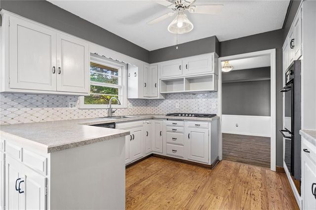 211 W 110TH Street, Kansas City, MO 64114