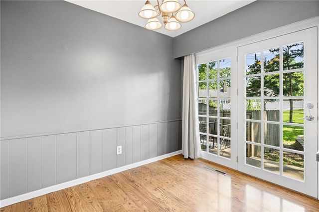 211 W 110TH Street, Kansas City, MO 64114