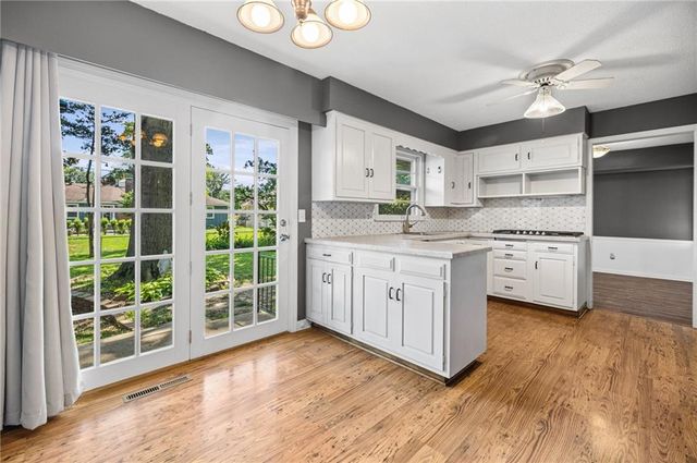 211 W 110TH Street, Kansas City, MO 64114