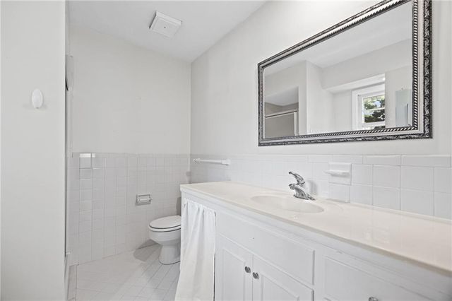211 W 110TH Street, Kansas City, MO 64114