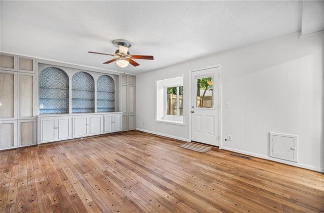 211 W 110TH Street, Kansas City, MO 64114