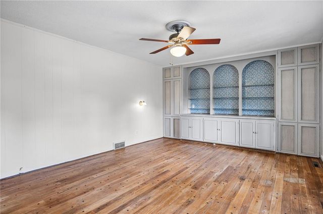 211 W 110TH Street, Kansas City, MO 64114