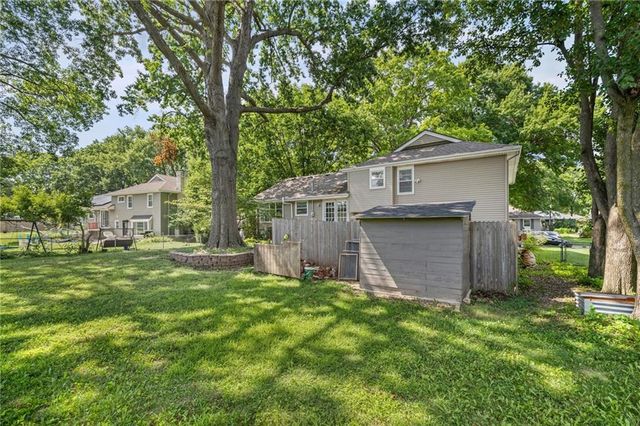 211 W 110TH Street, Kansas City, MO 64114
