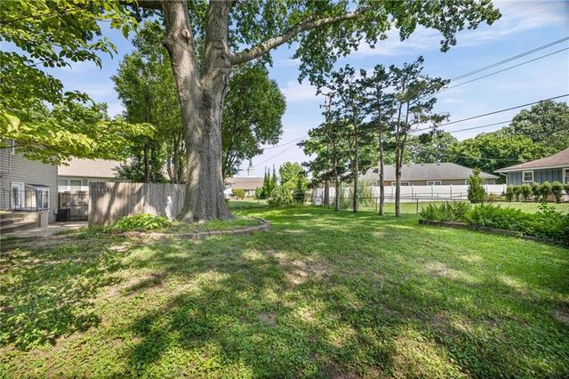 211 W 110TH Street, Kansas City, MO 64114